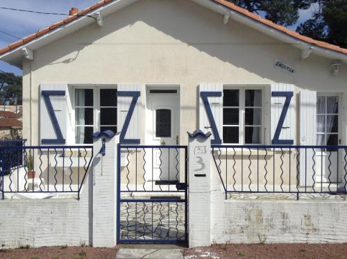 Charmante petite maison typique Royan JUILLET Location minimum 7 jours Pas de court séjour