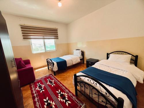 Postel nebo postele na pokoji v ubytování Petra Gold Inn Apartments