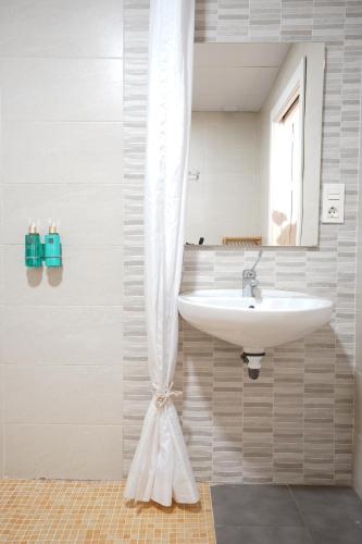 a bathroom with a sink and a mirror at ADANAR-Las Columnas in Granada