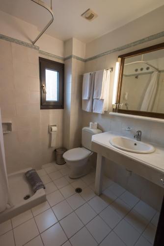 Un baño de Anesis Hotel