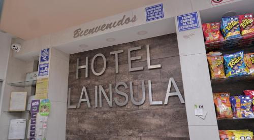 un cartel de hotel australia en una tienda en Hotel La Ínsula, en Cúcuta