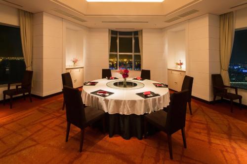 a dining room with a table and chairs at InterContinental Yokohama Grand by IHG in Yokohama