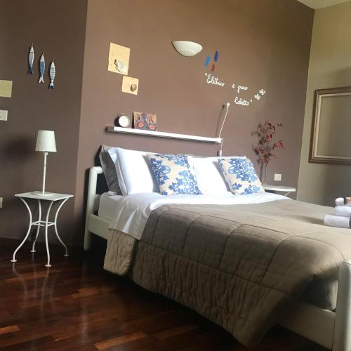 a bedroom with a bed with blue and white pillows at La Combriccola in Santarcangelo di Romagna