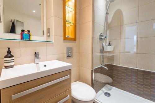 a bathroom with a sink and a toilet and a shower at Sheffield City Centre Apartment & Balcony in Sheffield