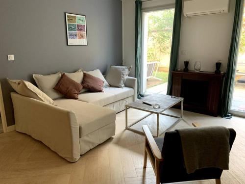 Photo de la galerie de l'établissement Appartement très calme avec jardin plein sud, à Lyon