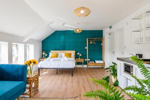 a bedroom with a bed and a blue wall at Neighbourhood Bedrooms in Cardiff