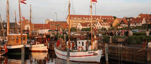 a group of boats docked in a harbor with people at Holbæk. Byhus med fjordudsigt, og 5 min. til bymidten in Holbæk