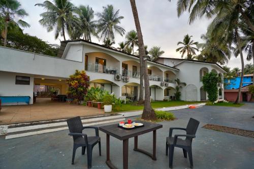 a table and chairs in front of a house at Blu Missel By The River in Panaji