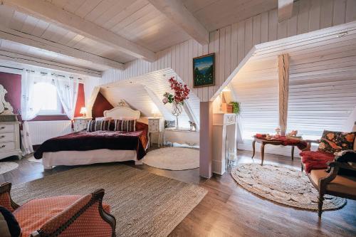 Un pat sau paturi într-o cameră la Idyllischer Bauernhof mit viel Charme