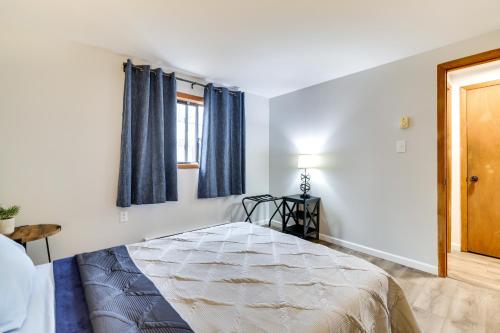 Φωτογραφία από το άλμπουμ του Poconos Chalet with Lake and Pool Access! σε Tobyhanna
