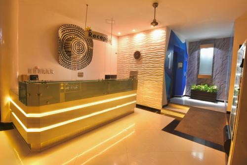 a lobby of a store with a sign on the wall at Hotel Florida Sincelejo in Sincelejo