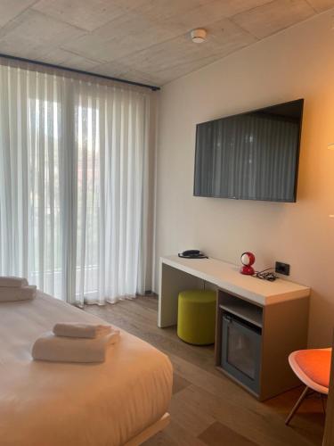 Μια τηλεόραση ή/και κέντρο ψυχαγωγίας στο Hotel Giardino Verdi