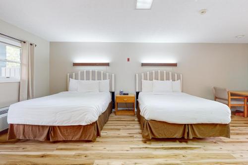two beds sitting next to each other in a room at Baneberry Inn 4 in White Pine