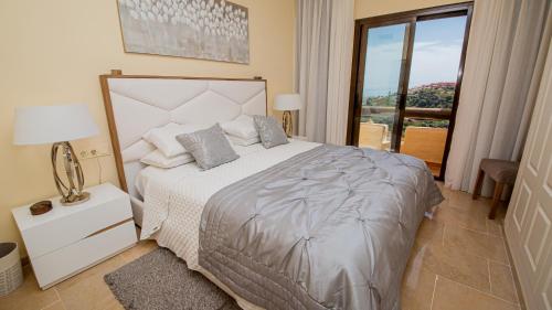a bedroom with a large bed and a window at Coto Real Kea 431 in Manilva