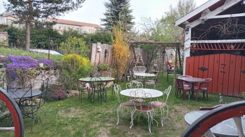 Κήπος έξω από το Le Relais De Rochepaule