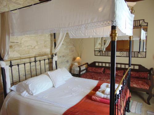 Ένα ή περισσότερα κρεβάτια σε δωμάτιο στο Charalambos Holiday Cottage