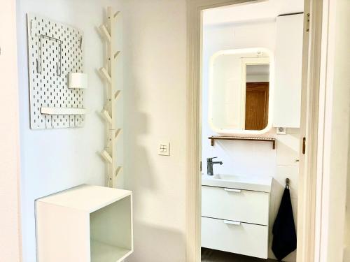 a bathroom with a sink and a mirror at Apartamento Anea in Murcia