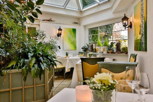 Restaurace v ubytování Mayers Waldhorn - zwischen Reutlingen und Tübingen