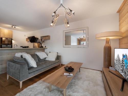 Appartement T4 à Courchevel, proche des pistes, avec terrasse, parking, et services inclus - FR-1-563-13