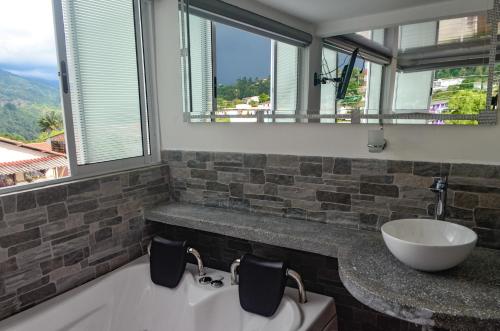 Vue générale sur la montagne ou vue sur la montagne depuis l'hôtel