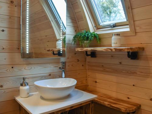 a bathroom with a bowl sink and a window at Lakeview Lodge- Uk40692 in Crowhurst