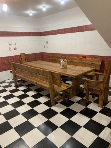 Restaurant ou autre lieu de restauration dans l'établissement Tsaghkadzor Family Villa