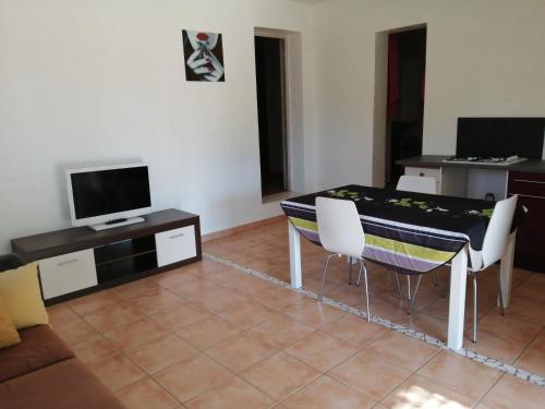 Photo de la galerie de l'établissement Spacieux gite piscine, à Pia