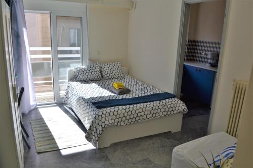 A-04. Renovated 2019. Great studio.ACROPOLIS views