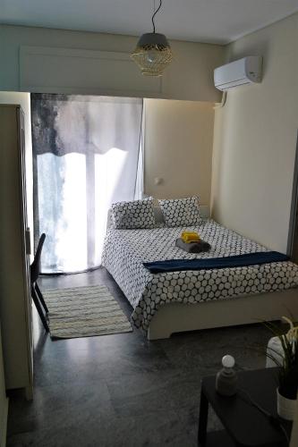 A-04. Renovated 2019. Great studio.ACROPOLIS views
