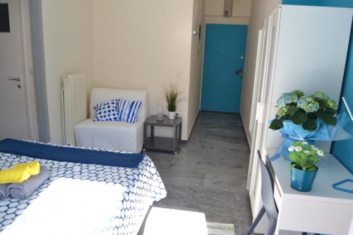 A-04. Renovated 2019. Great studio.ACROPOLIS views