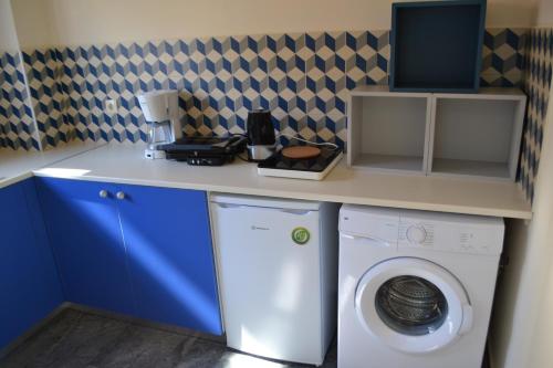 A-04. Renovated 2019. Great studio.ACROPOLIS views