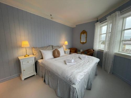 Ein Bett oder Betten in einem Zimmer der Unterkunft Badehotellet