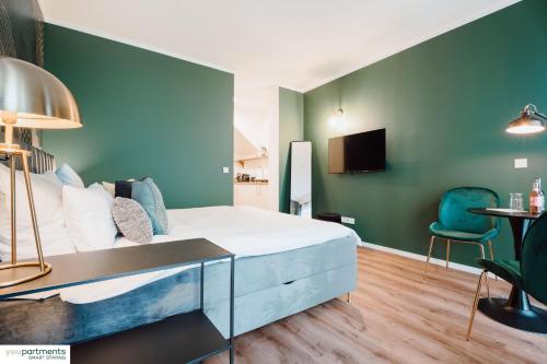 a bedroom with a bed and a table and a chair at City-Studio im Innenhof mit Boxspring-Bett und Community-Raum in Münster