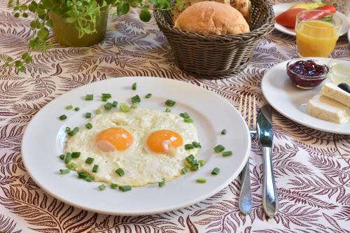 B&Bの敷地内または近くでの食事または食べ物