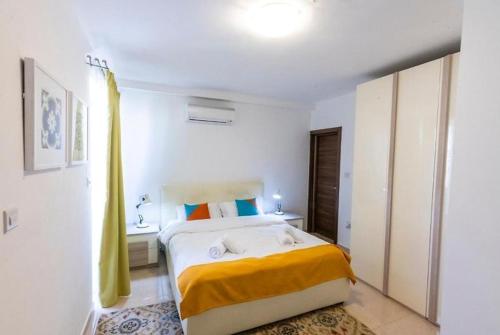 Ένα ή περισσότερα κρεβάτια σε δωμάτιο στο The Caves Apartments