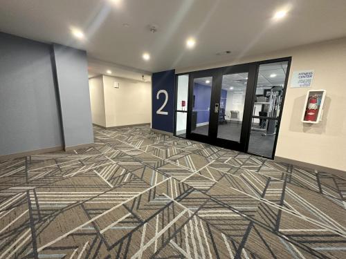 an office lobby with a geometric patterned floor at Holiday Inn Express - Dallas Downtown by IHG in Dallas