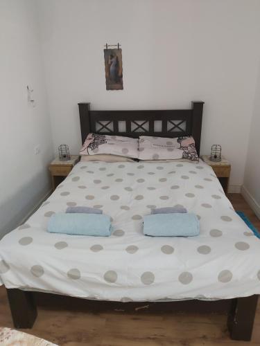 Ένα ή περισσότερα κρεβάτια σε δωμάτιο στο ZEHAVI Guest House