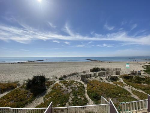 Duplex F3 en bord de plage, 6 couchages, Carnon - Animaux admis, Wifi, parking privé - FR-1-715-19