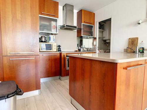 Photo de la galerie de l'établissement Bel F3 à Carnon avec piscine, parking, clim et WiFi - FR-1-715-8, à Mauguio