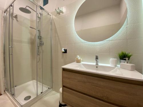 a bathroom with a sink and a shower at Garibaldi 36 Apartament in San Giovanni Valdarno