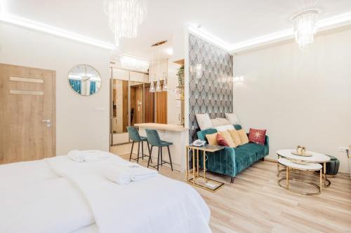 Shining Feather Studio