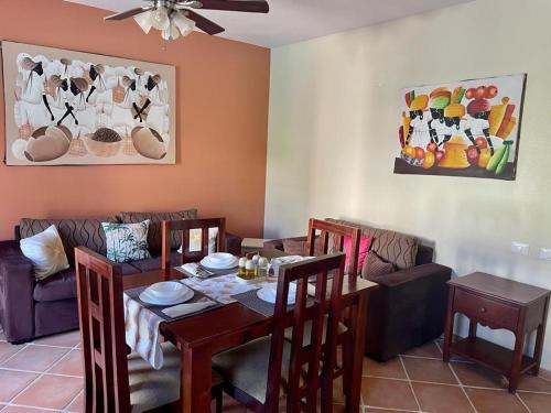 Ein Restaurant oder anderes Speiselokal in der Unterkunft Disfruta de tus vacaciones en Bávaro/Punta Cana 