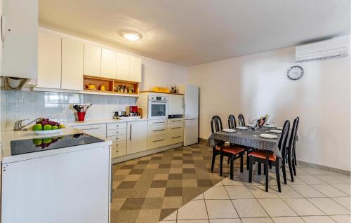 Gorgeous Apartment In Medulin
