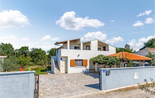 Gorgeous Apartment In Medulin