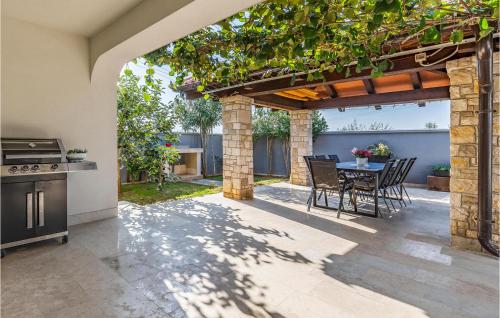 Gorgeous Apartment In Medulin