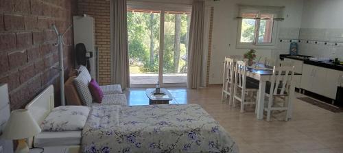 a room with a kitchen and a living room with a table at Pousada Apartamento na Serra in Nova Petrópolis