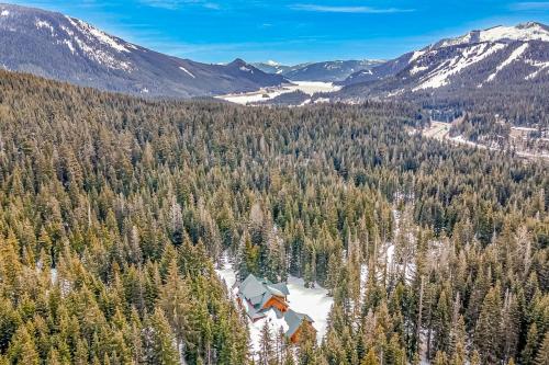 an aerial view of a lodge in a forest with mountains at Seattle Mountain Home in Snoqualmie Pass