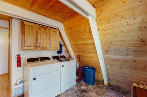 a kitchen with a washer and dryer in a cabin at Peaceful Pine Getaway in Dorrington
