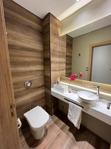 a bathroom with a toilet and a sink and a mirror at Edificio El Arbol piso 2 in Corrientes