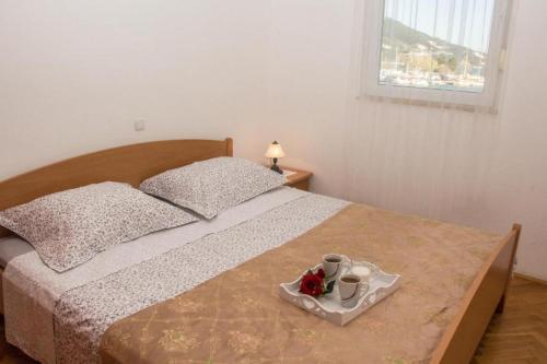 Apartments with parking space Omis - 21050